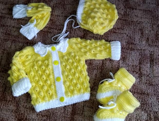 Háčkovaná bílá se srdíčky - 50cm