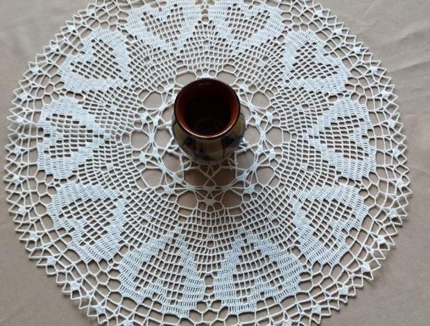 Háčkovaná bílá se srdíčky - 50cm srdce dekorace dárek háčkovaná dáreček srdíčka dečka pokrývka pro radost na stůl pro maminku pro babičku 