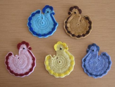 Háčkovaná bílá se srdíčky - 50cm