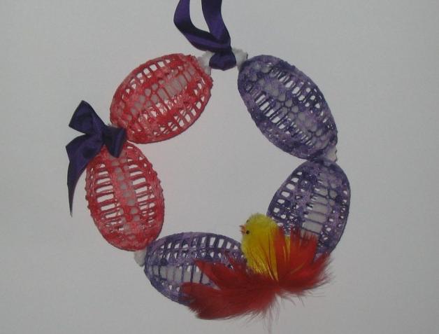 Háčkovaná bílá se srdíčky - 50cm