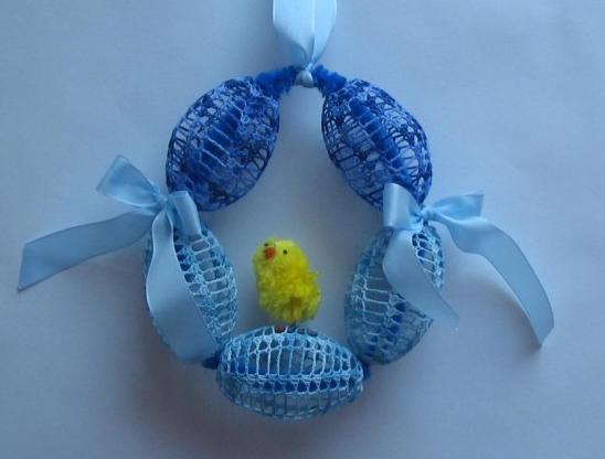 Háčkovaná bílá se srdíčky - 50cm