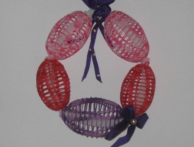 Háčkovaná bílá se srdíčky - 50cm