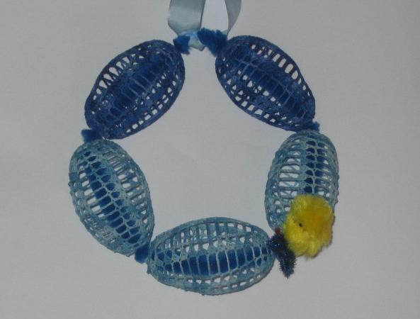 Háčkovaná bílá se srdíčky - 50cm