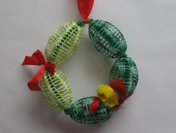 Háčkovaná bílá se srdíčky - 50cm