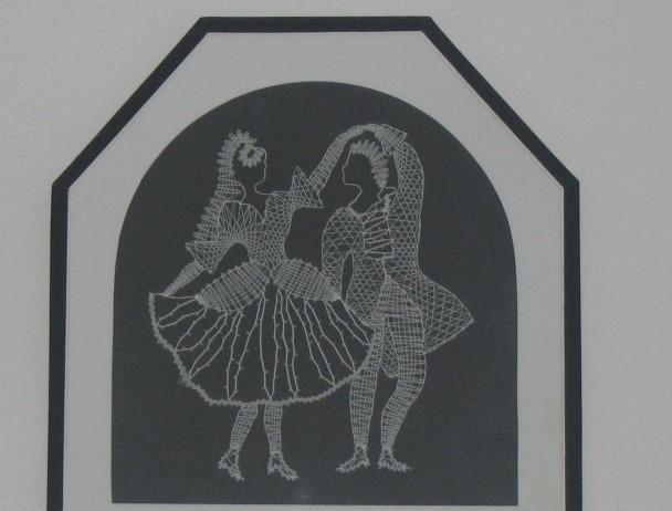 Háčkovaná bílá se srdíčky - 50cm