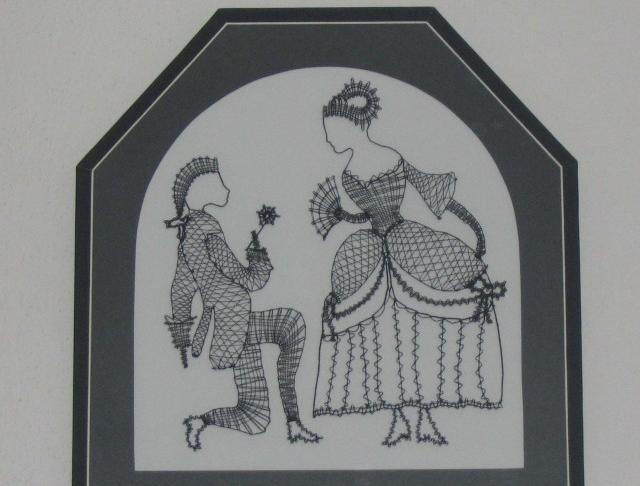 Háčkovaná bílá se srdíčky - 50cm