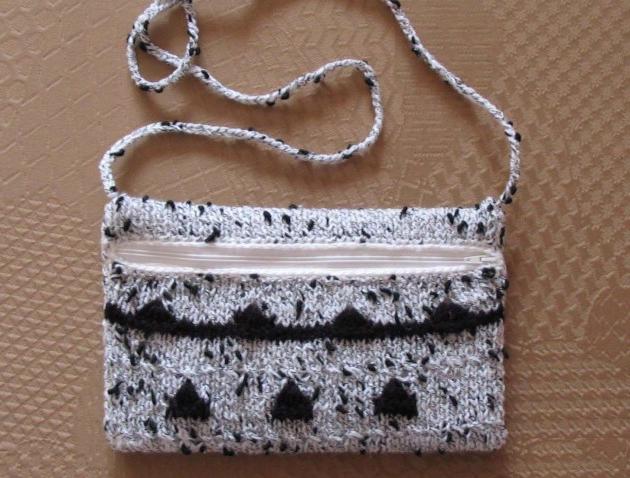 Háčkovaná bílá se srdíčky - 50cm