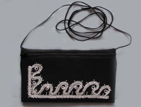 Háčkovaná bílá se srdíčky - 50cm