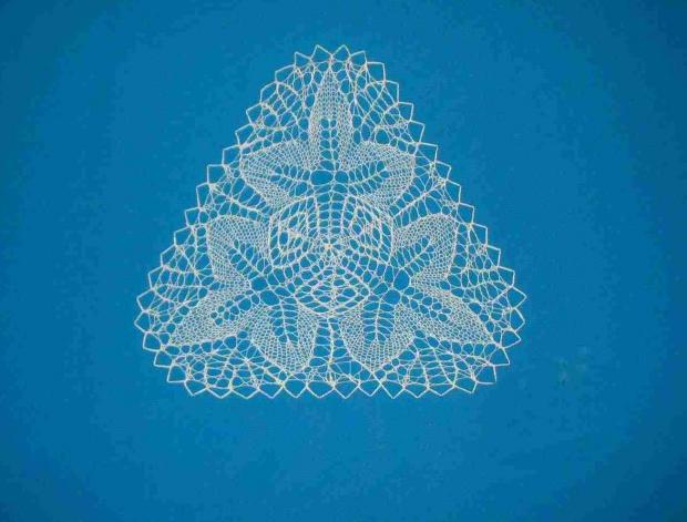 Háčkovaná bílá se srdíčky - 50cm