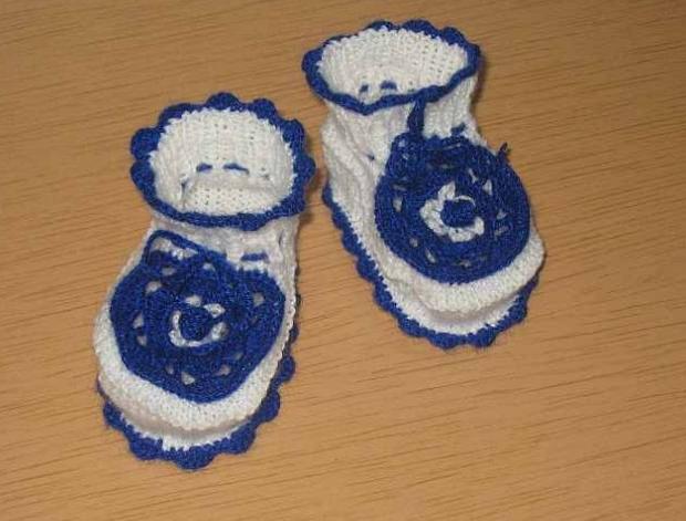 Háčkovaná bílá se srdíčky - 50cm