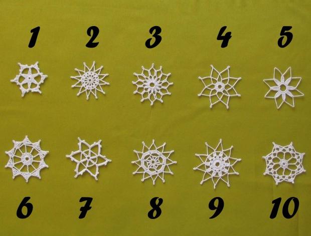 Háčkovaná bílá se srdíčky - 50cm