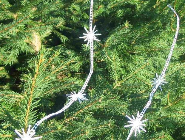 Háčkovaná bílá se srdíčky - 50cm