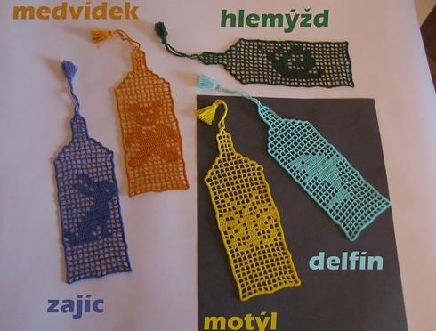 Háčkovaná bílá se srdíčky - 50cm