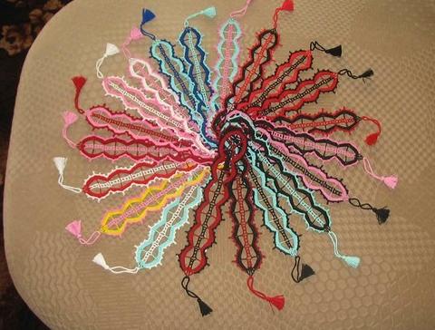 Háčkovaná bílá se srdíčky - 50cm