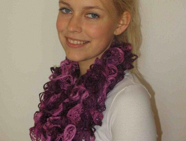 Háčkovaná bílá se srdíčky - 50cm