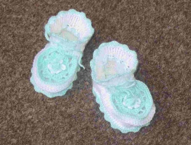 Háčkovaná bílá se srdíčky - 50cm