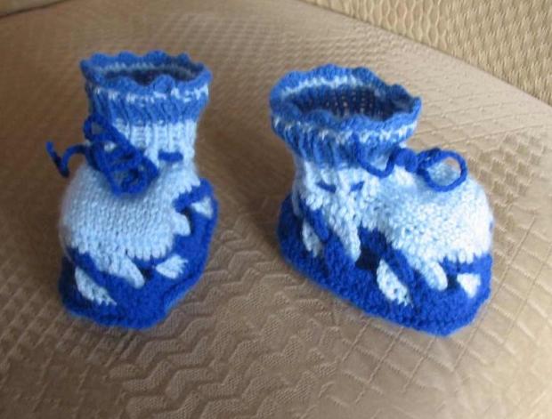 Háčkovaná bílá se srdíčky - 50cm