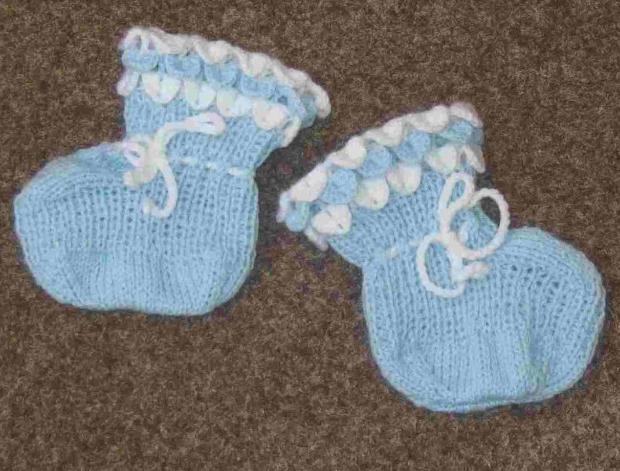 Háčkovaná bílá se srdíčky - 50cm