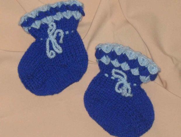 Háčkovaná bílá se srdíčky - 50cm