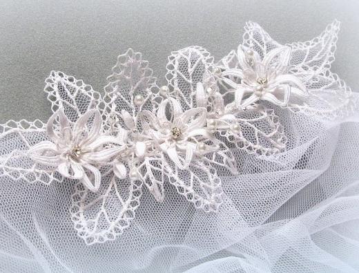 Sonja svatební originální bílá ozdoba krajka luxusní paličkovaná svatební nevěsta do účesu 