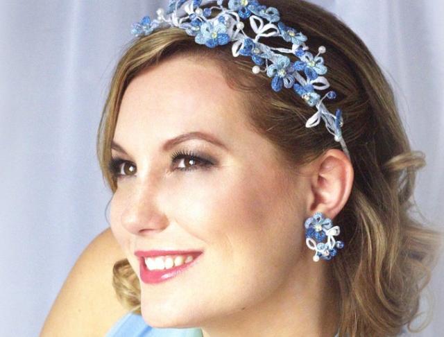 Svatební pomněnky spona modrá bílá barevná ozdoba čelenka krajka luxusní paličkovaná pomněnky účes 