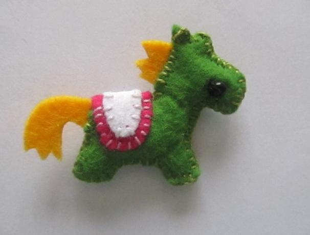 zelený koník:) kun ponik pony zvíře příroda bro 