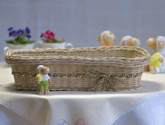 jarní košík s elharem zelená květina košík bílá černá jaro květ kytice kvítek světlezelená nápis provázek hnědozelená konvalinka konvalinky provaz elhar tabulka 