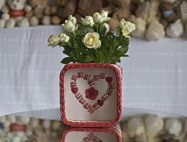 košík čtvercový střední červená srdce dekorace dárek srdíčko košík láska přírodní růže košíček valentýn růžička bonbon zamilovaný den matek šéna 