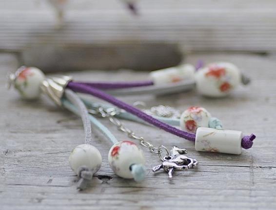 střapec k zipu - červená+platina přívěsek srdce květina kůň koník srdíčko slunečnice koníček květ řetízek karabinka korálek kulička porcelán kvítek oliva váleček střapec kaplík řemínek vlčí mák olivka 