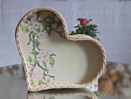 košík srdce velké srdce zelená květina růžová lístek srdíčko zelený košík květy bílá přírodní decoupage jaro květ větvička růžový bílý smetanová kvítek rozkvetlá lísteček světlezelená světlerůžová smetanový rozkvetlý světlezelený sakura světlerůžový košíkářství mona svard 