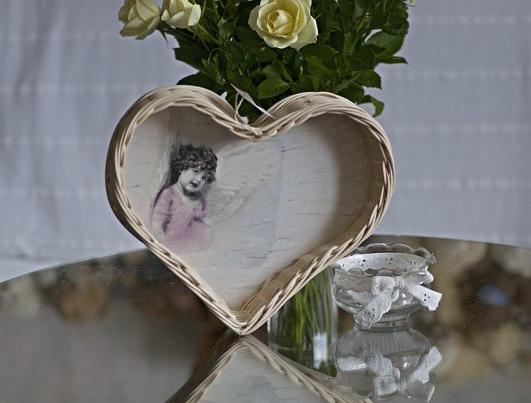 košík srdce malé srdce pedig růžová srdíčko holčička košík bílá přírodní romantika košíček šedá vintage béžová růžový šedý anděl valentýn andílek křídla andělíček bílý romantický proutí proutěný starobylý den matek lazura košíkářství bežový z pedigu mdž 