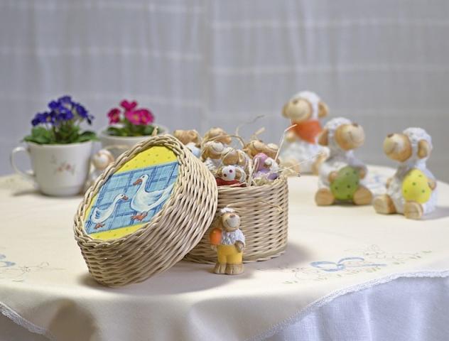 krabička na koledu modrá košík krabička kostička bílá přírodní žlutá puntík jaro velikonoce béžová kostka světlemodrá tmavěmodrá husa kachna kachnička kačena kostkovaná koleda kačenka husička 