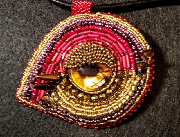 Bílá můra brož i náhrdelník