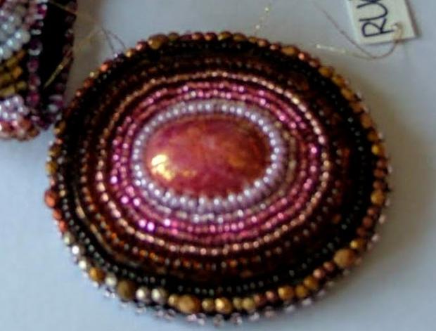 Bílá můra brož i náhrdelník