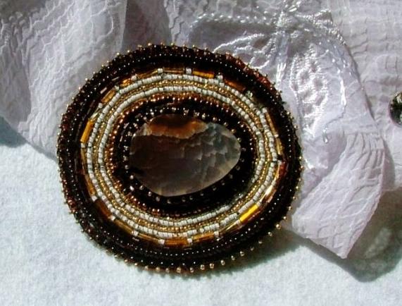 Bílá můra brož i náhrdelník