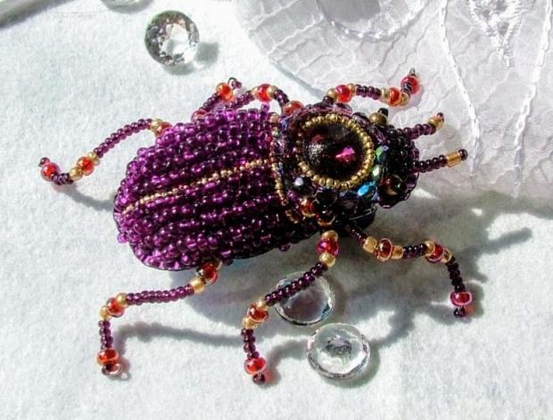 Bílá můra brož i náhrdelník