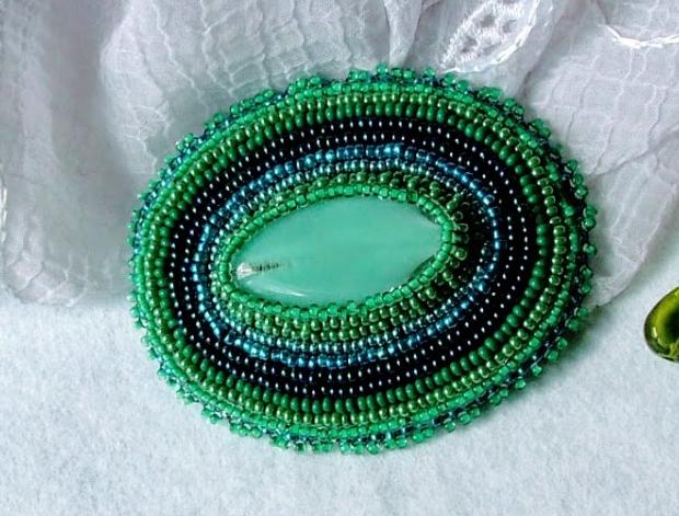 Bílá můra brož i náhrdelník