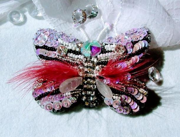 Bílá můra brož i náhrdelník