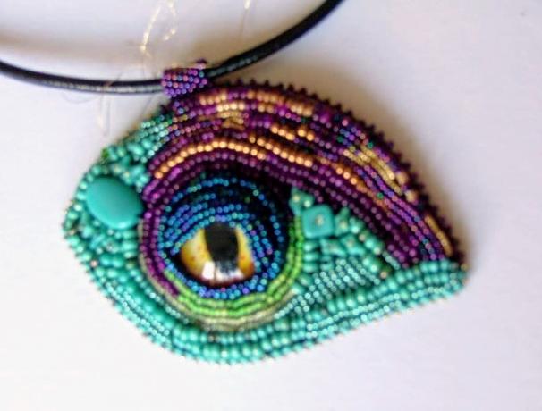 Bílá můra brož i náhrdelník