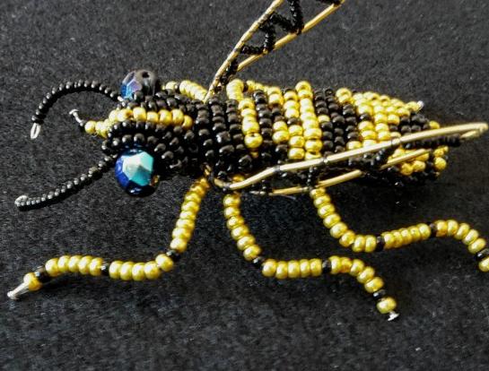 Bílá můra brož i náhrdelník