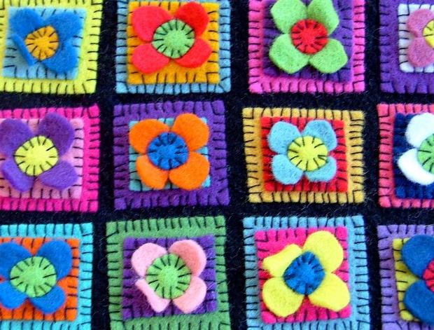 Bílá můra brož i náhrdelník