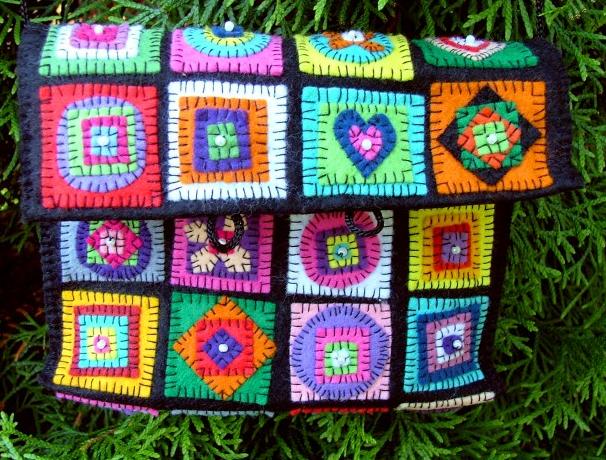 Bílá můra brož i náhrdelník