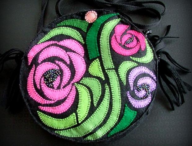 Bílá můra brož i náhrdelník