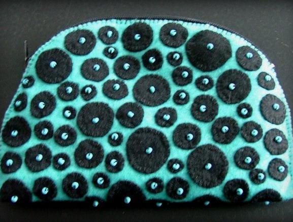 Bílá můra brož i náhrdelník