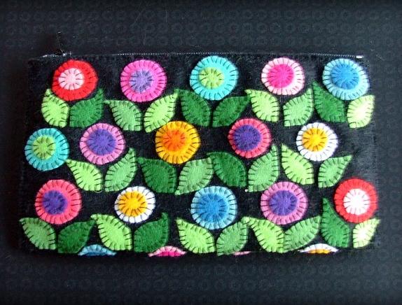 Bílá můra brož i náhrdelník