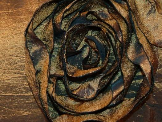 Bílá můra brož i náhrdelník