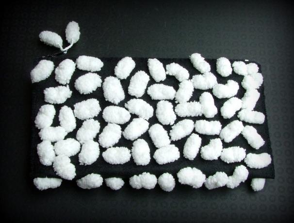 Bílá můra brož i náhrdelník