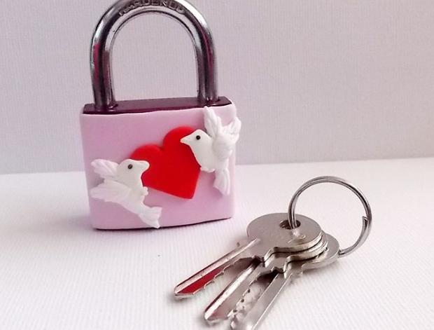 Dvojčata k nerozeznání - dospělé