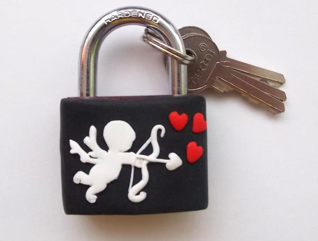 Dvojčata k nerozeznání - dospělé