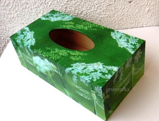 louka zelená krabička na kapesníky srdce box krabička kapesníky krabice decoupage valentýn motiv ubrousek grunterka kapesník ubrousky kameny kamení oblázky srdíčka 
